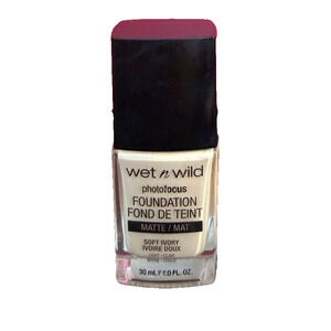Wet n Wild Photo Focus Matte Liquid Foundation Soft Ivory – New